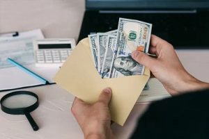 مبلغ عیدی کارکنان دولت و بازنشستگان در سال ۱۴۰۳ تعیین شد
